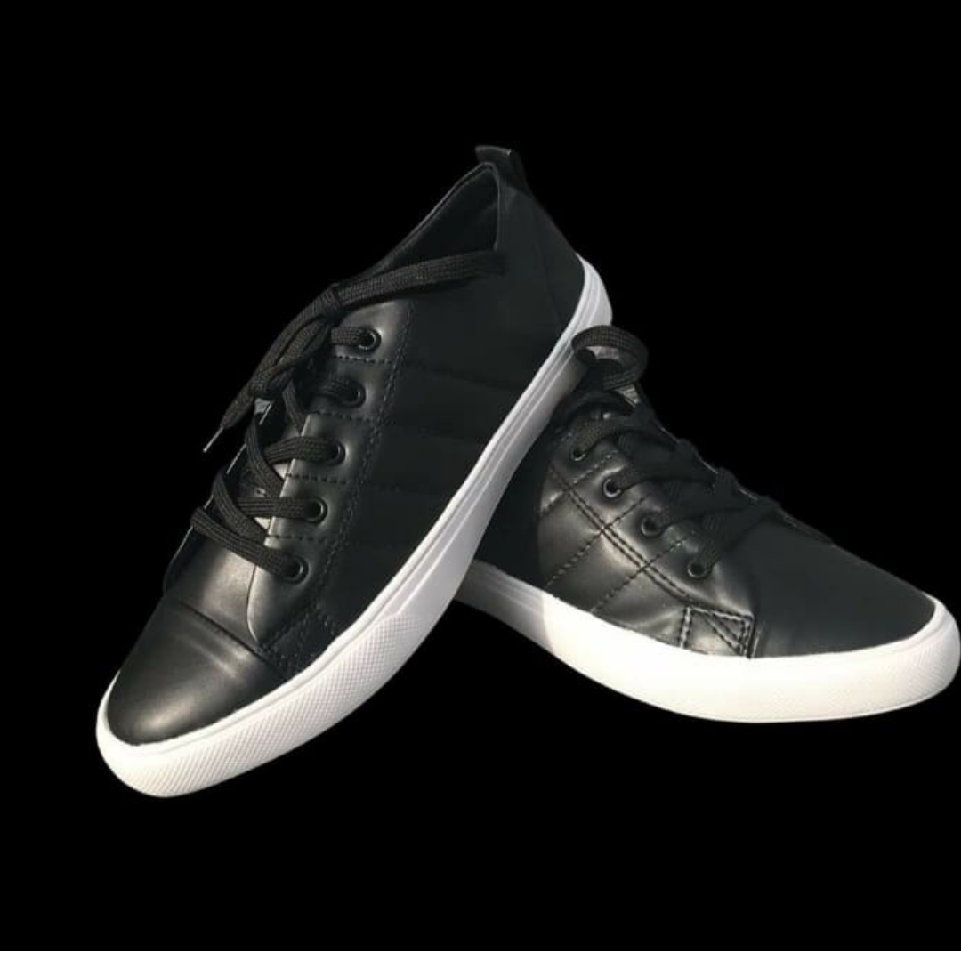 BLACK SNEAKERS