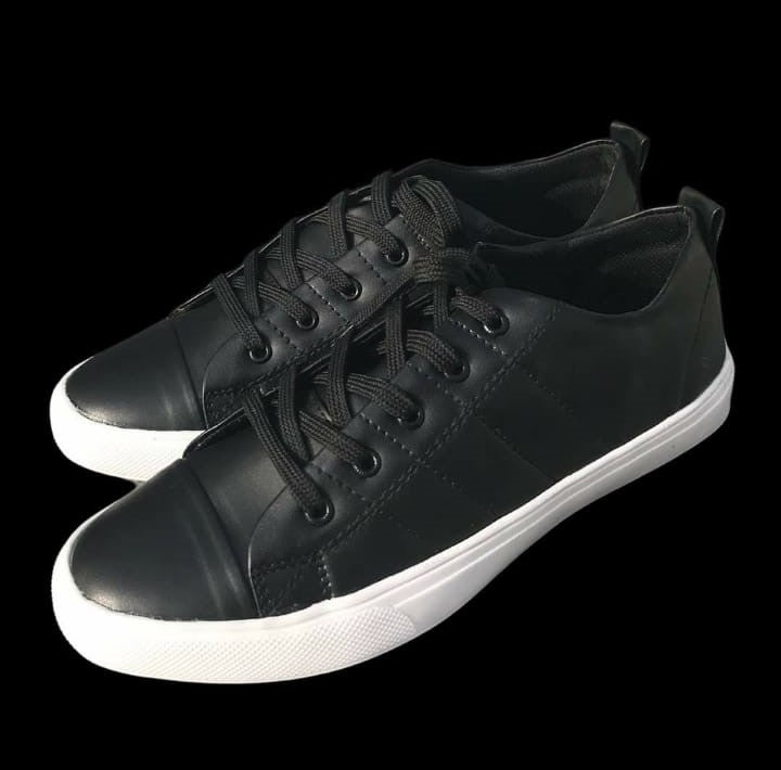BLACK SNEAKERS
