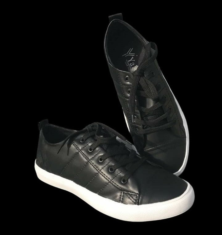 BLACK SNEAKERS