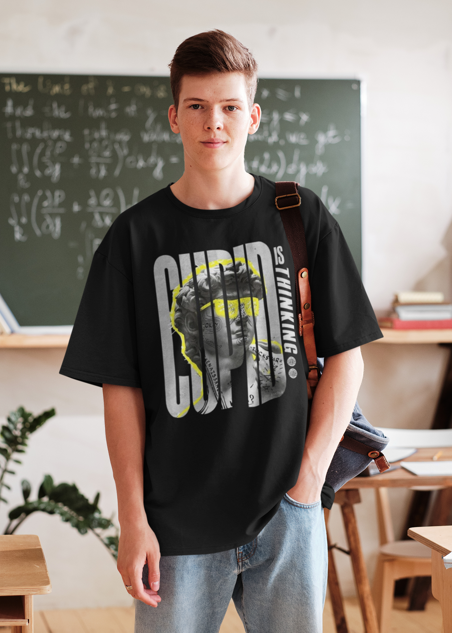 Cupid is thinking PRINTED REGULAR FIT UNISEX T-SHIRT